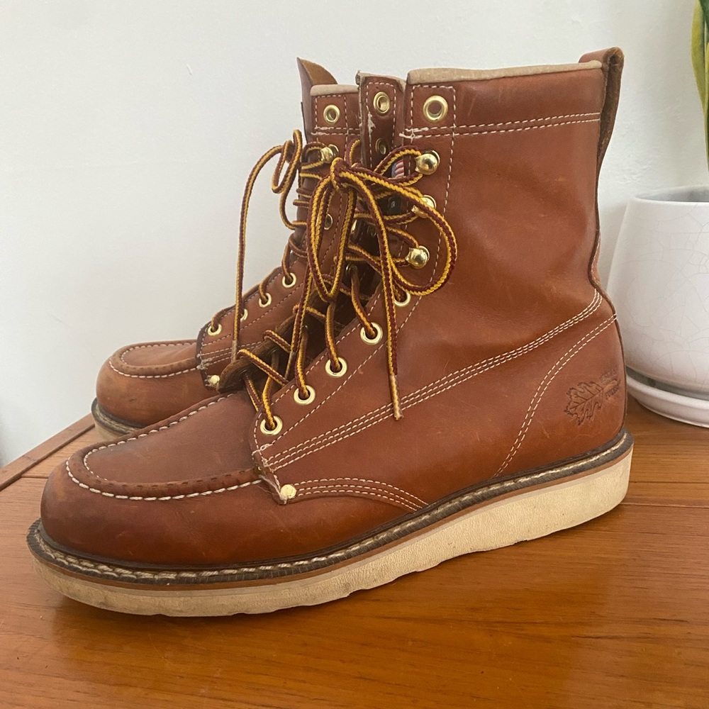 Lightly used in good condition Field N’ Forest men’s boots.